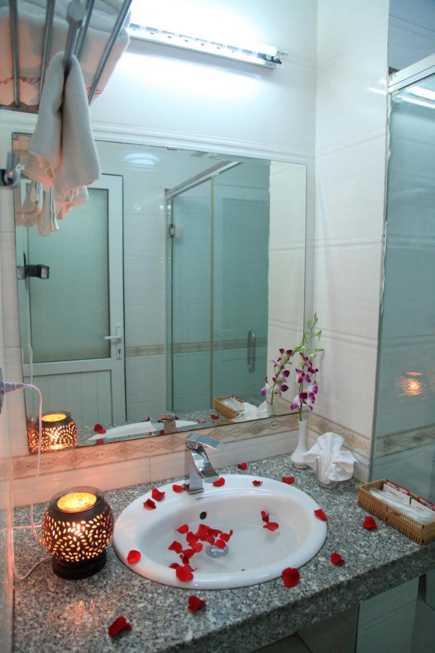 Paradis Hotel Ha Long Bagian luar foto