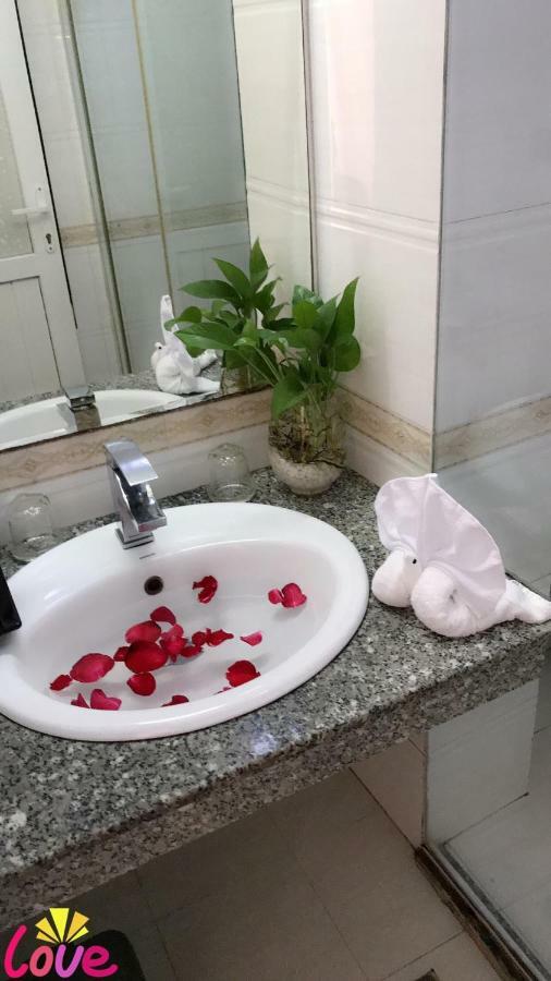 Paradis Hotel Ha Long Bagian luar foto